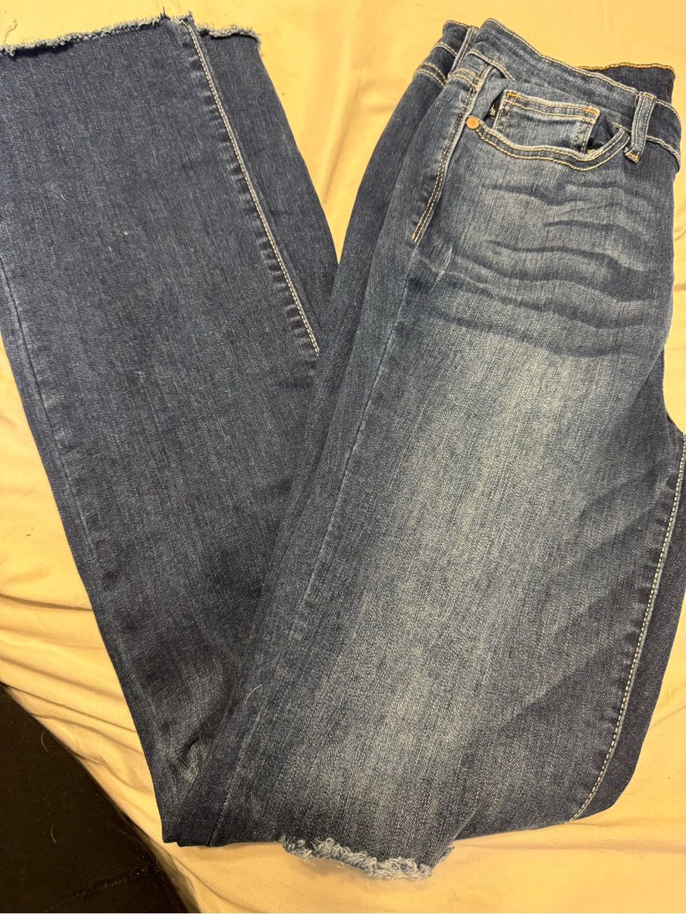 Judy Blue Women’s Medium Wash Straight Fit Distressed 5-Pocket Jeans Size 9